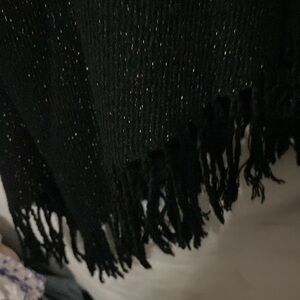 AVENUE OSFM WOMENS BLACK GOLD METALLIC THREADS OPEN FRONT WRAP FRINGE BOTTOM EUC